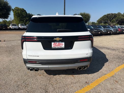 Used 2024 Chevrolet Traverse LT FWD image 6