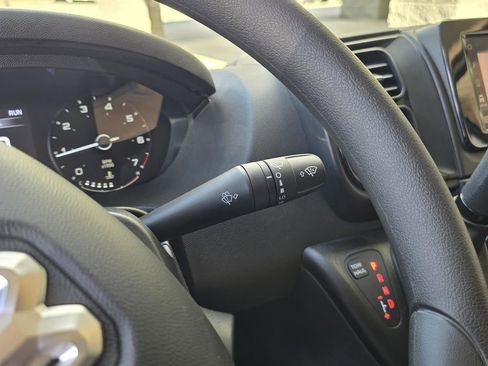 Used 2025 RAM ProMaster 2500 w/ Convenience Group image 26