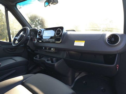 New 2025 Mercedes-Benz Sprinter 2500 image 12
