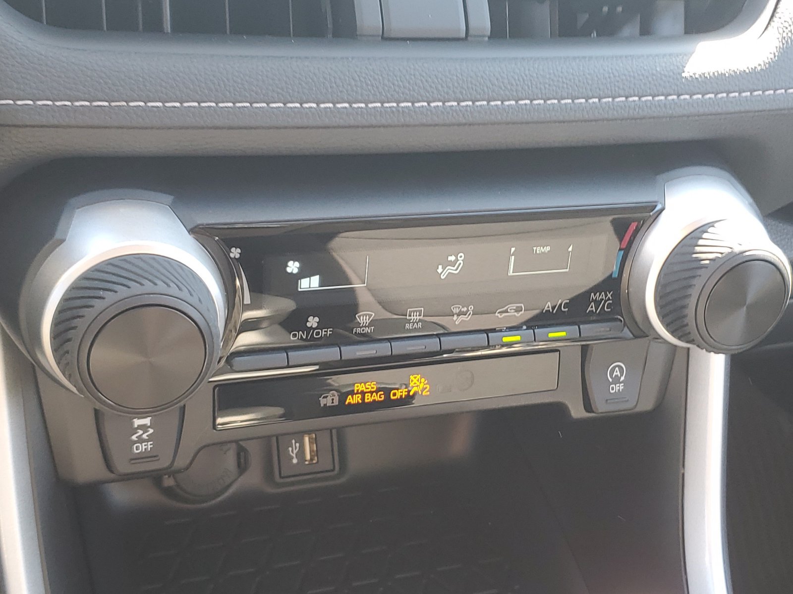 Used 2025 Toyota RAV4 LE AWD/4WD image 29