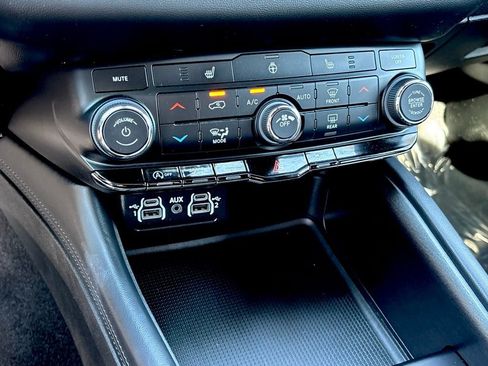 Used 2024 Dodge Durango SXT image 22