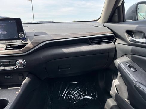 Used 2025 Nissan Altima 2.5 SV FWD image 35