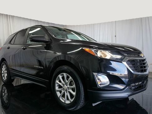 Used 2020 Chevrolet Equinox LS w/ LS Convenience Package FWD image 2