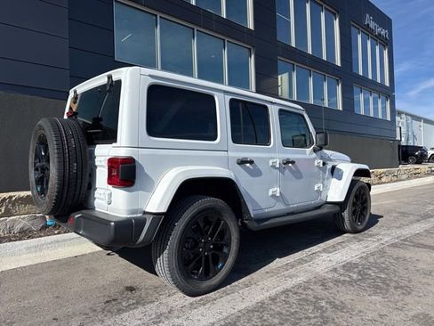 Used 2023 Jeep Wrangler Unlimited Sahara w/ Cold Weather Group AWD/4WD image 3