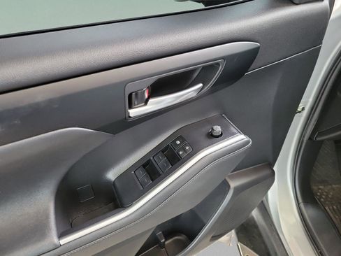 Certified 2023 Toyota Highlander XLE image 7