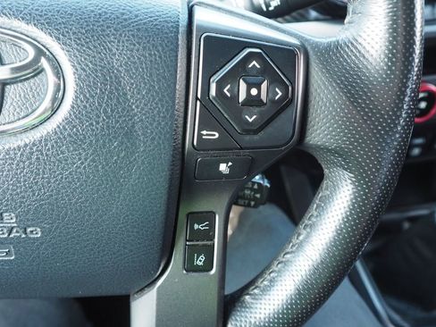 Used 2018 Toyota Tacoma TRD Off-Road AWD/4WD image 28