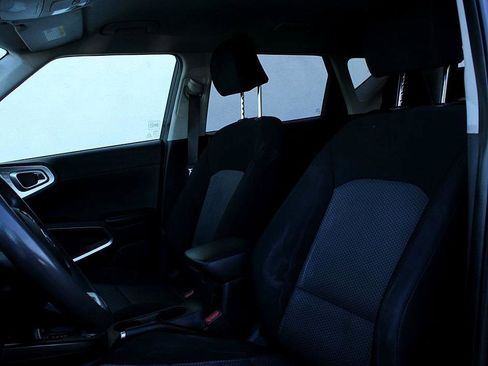 Used 2020 Kia Soul LX image 10