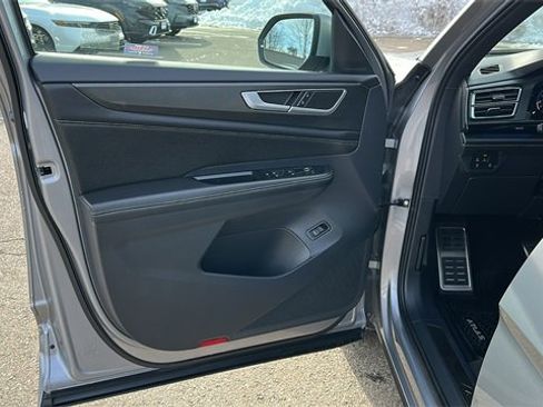 Used 2024 Volkswagen Atlas Cross Sport SEL R-Line image 8