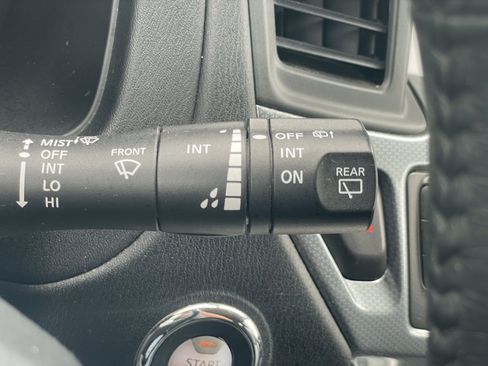 Used 2018 Nissan Pathfinder SL AWD/4WD image 19