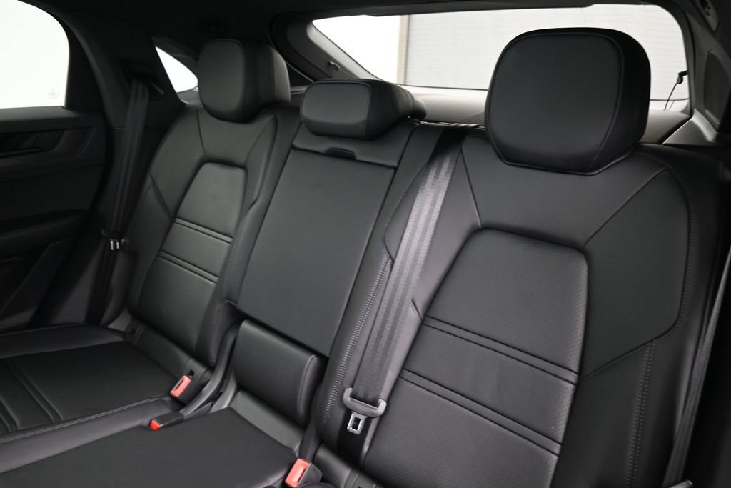 Certified 2026 Porsche Cayenne GTS AWD/4WD image 6