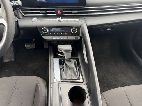Used 2024 Hyundai Elantra SEL image 13