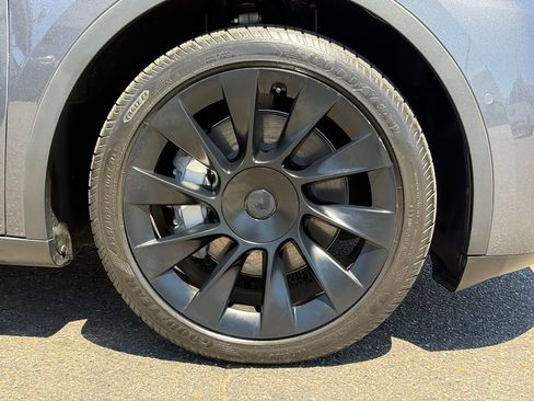 Used 2022 Tesla Model Y Long Range AWD/4WD image 14