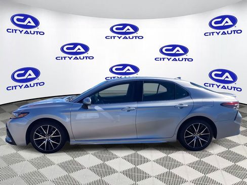 Used 2022 Toyota Camry SE image 6
