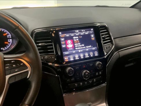 Used 2019 Jeep Grand Cherokee Limited image 13