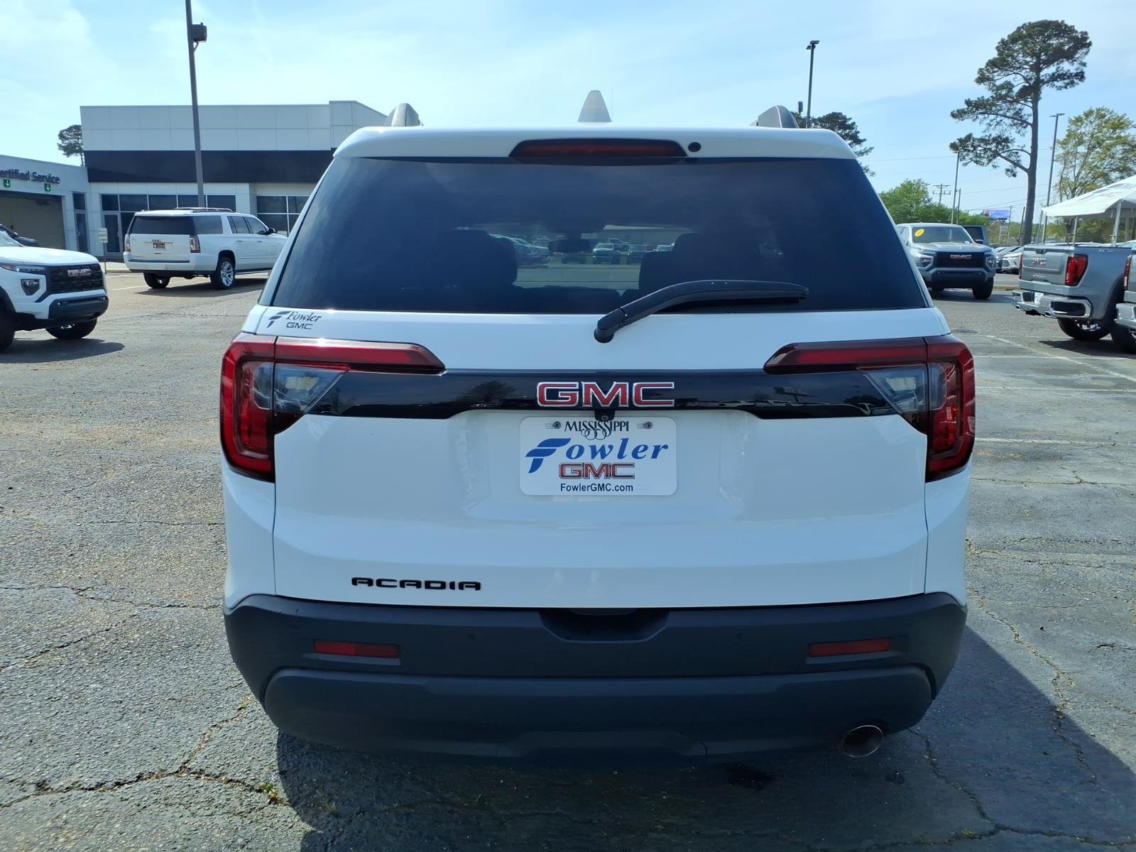 Used 2021 GMC Acadia SLE w/ Elevation Edition FWD image 4
