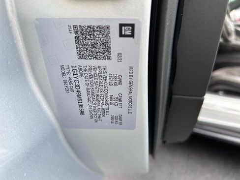 Used 2021 Chevrolet Corvette Stingray Premium Conv w/ Z51 Performance Package image 27