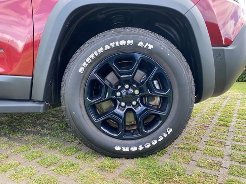 Used 2021 Jeep Cherokee Trailhawk w/ Technology Group image 9