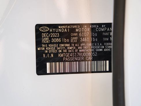 Used 2024 Genesis G80 image 36