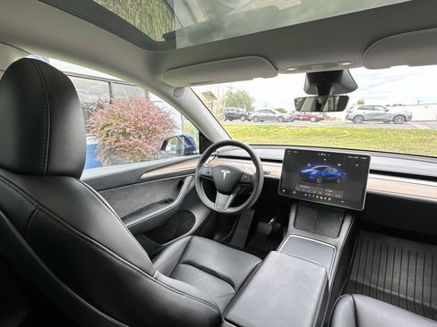 Used 2025 Tesla Model Y Long Range AWD/4WD image 28