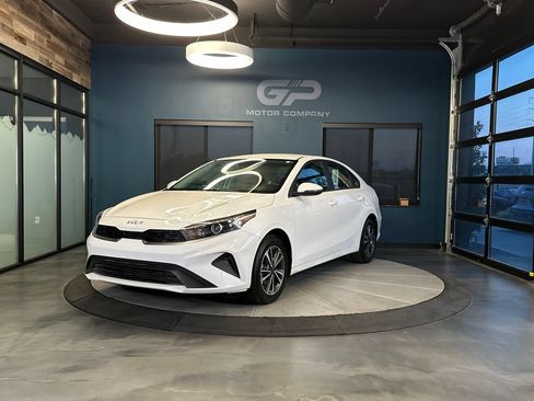 Used 2024 Kia Forte LXS w/ LXS Technology Package FWD image 7