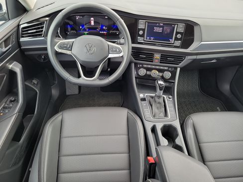 Used 2023 Volkswagen Jetta SE w/ Panoramic Sunroof Package FWD image 16