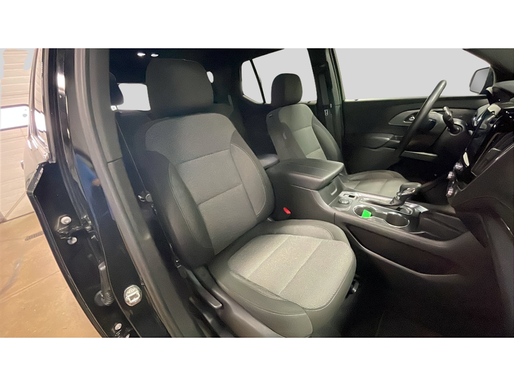 Used 2023 Chevrolet Traverse LT AWD/4WD image 18