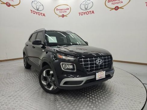 Used 2023 Hyundai Venue SEL FWD image 1