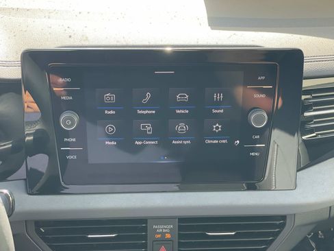 New 2026 Volkswagen Jetta SE FWD image 13