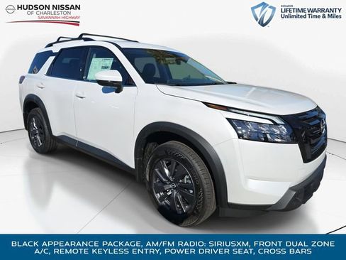 New 2025 Nissan Pathfinder SV w/ Black Appearance Package image 1