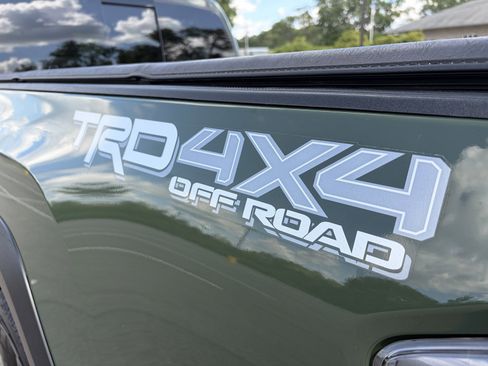Used 2021 Toyota Tacoma TRD Off-Road w/ Technology Package AWD/4WD image 33