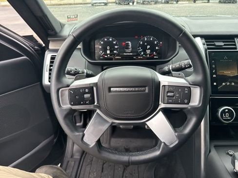 Used 2024 Land Rover Discovery Metropolitan Edition AWD/4WD image 29