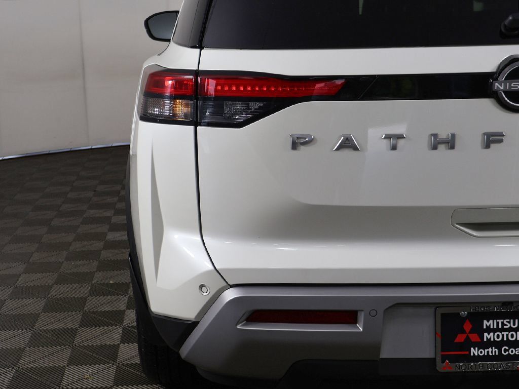 Used 2024 Nissan Pathfinder SL AWD/4WD image 17