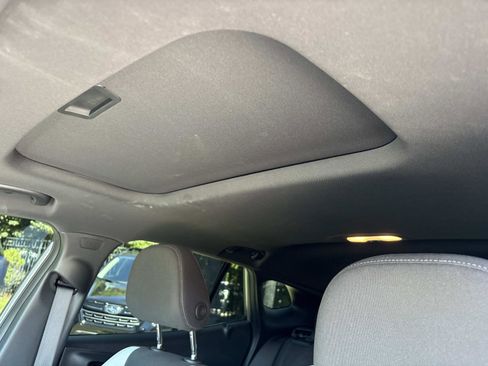 Certified 2025 Chevrolet Trax RS w/ Sunroof Package FWD image 15