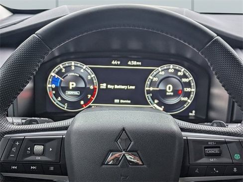 Used 2023 Mitsubishi Outlander SE image 31