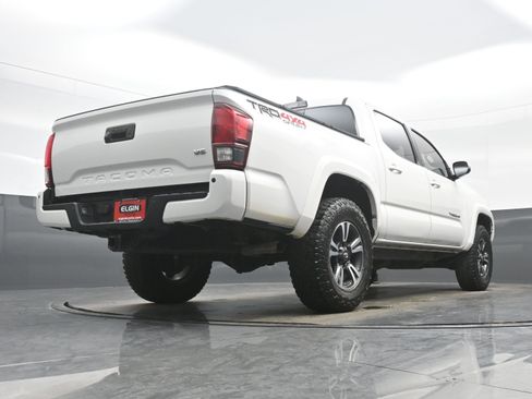 Used 2018 Toyota Tacoma TRD Sport image 31