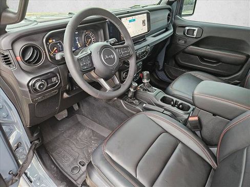 Used 2025 Jeep Wrangler Unlimited Rubicon image 9