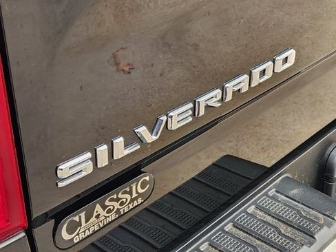 Used 2019 Chevrolet Silverado 1500 LT w/ Texas Edition image 9