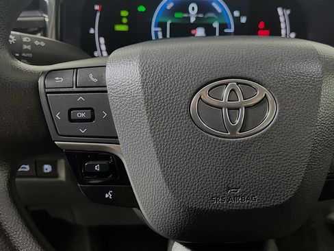 Used 2025 Toyota Camry LE FWD image 18