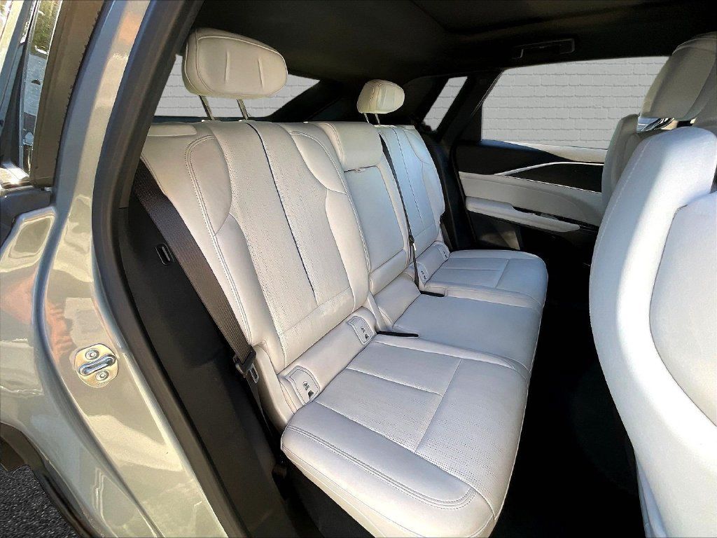 Used 2024 Cadillac Lyriq Luxury RWD image 14
