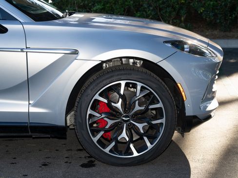 Used 2021 Aston Martin DBX image 23