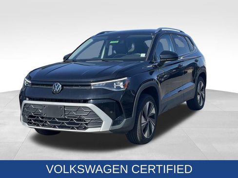 Certified 2025 Volkswagen Taos SE AWD/4WD image 2