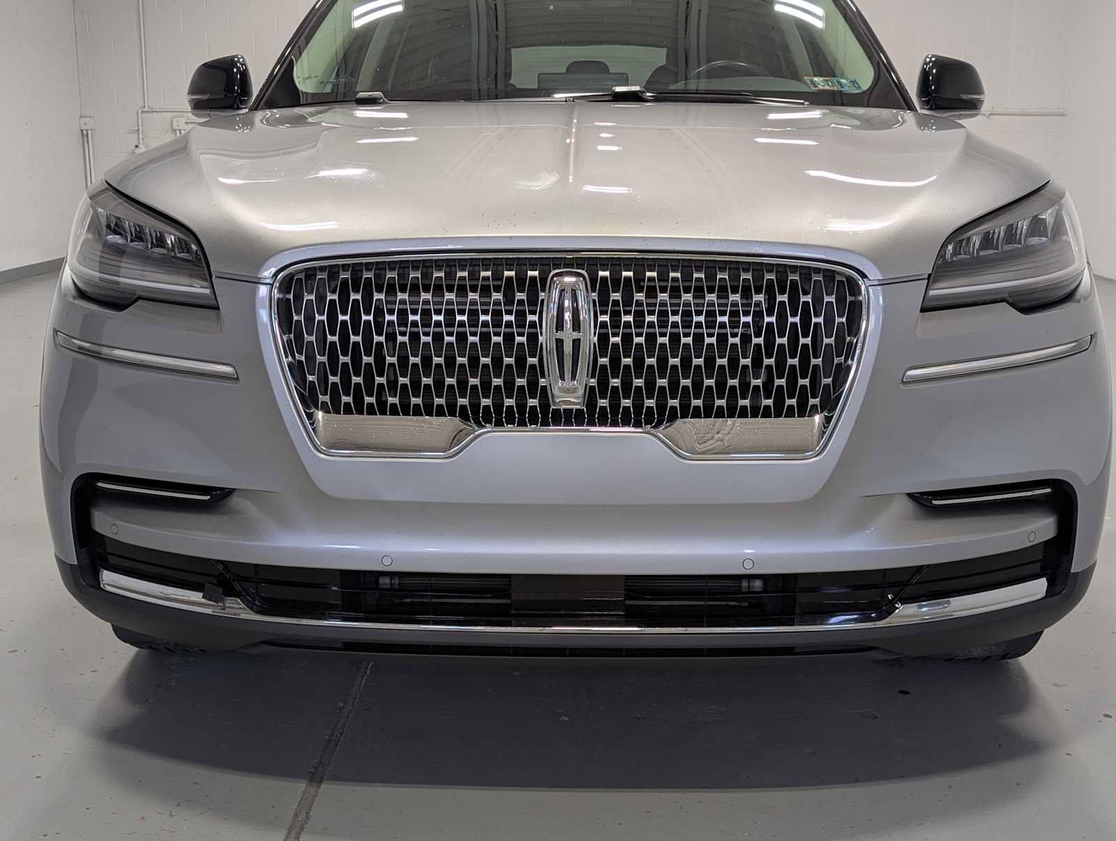 Used 2021 Lincoln Aviator AWD w/ Elements Package image 2