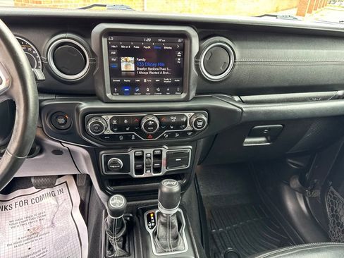 Used 2018 Jeep Wrangler Unlimited Sahara w/ Dual Top Group AWD/4WD image 14