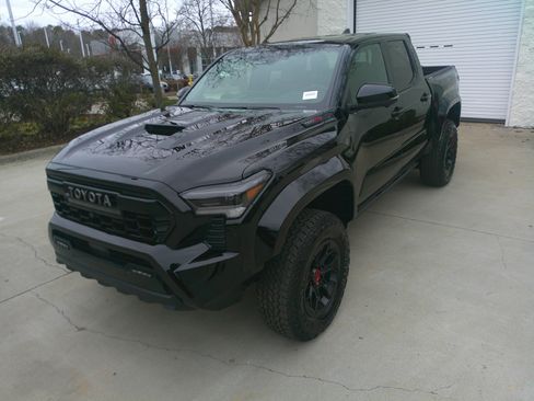 Used 2025 Toyota Tacoma TRD Pro image 5