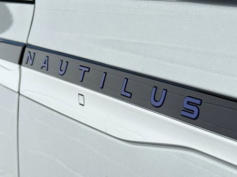 Used 2024 Lincoln Nautilus Premier image 19
