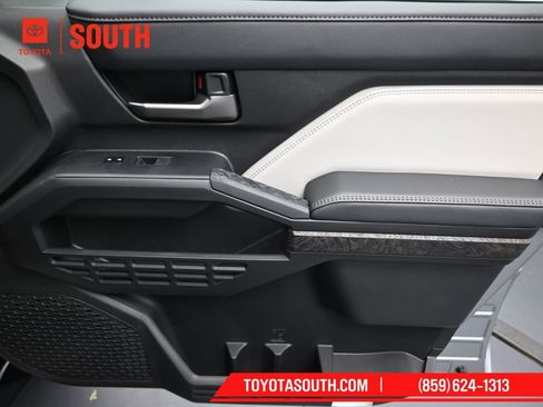 Used 2025 Toyota Tacoma Limited image 29
