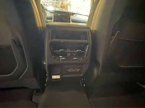 New 2025 Jeep Grand Cherokee Altitude image 11