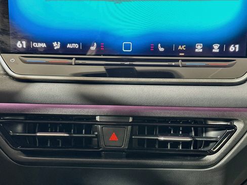 Certified 2025 Volkswagen Tiguan SE R-Line AWD/4WD image 15