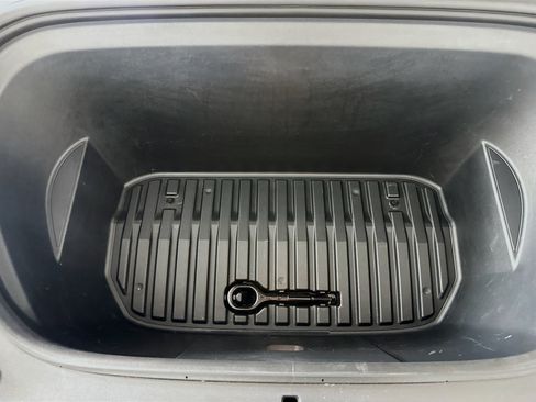 Used 2021 Tesla Model Y Long Range AWD/4WD image 31