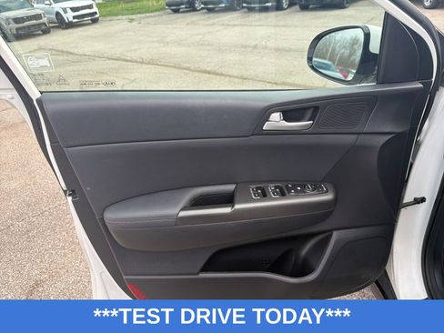 Used 2022 Kia Sportage Nightfall Edition image 10